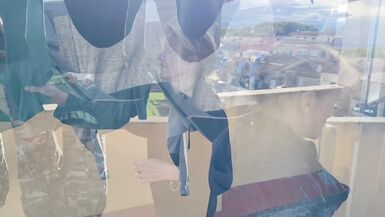 PORNOGRAFIA ROMÂNTICA ACIDENTAL COM O VIZINHO - ESPERMA NA MINHA BOCA - BROCHE NA LAVANDARIA - 1 image