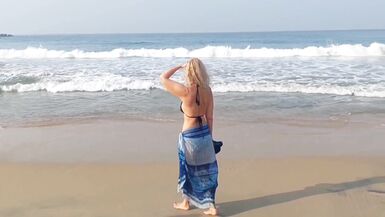 Amatör Olgun Eş, Yürüdükten Sonra Çıplak Poz ve Seksin Keyfini Çıkarıyor - 2 image