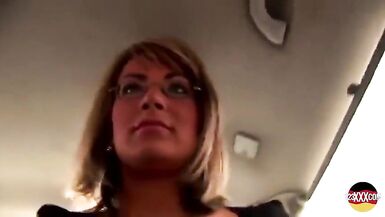 Cette fantastique MILF est prête à rendre votre bite humide