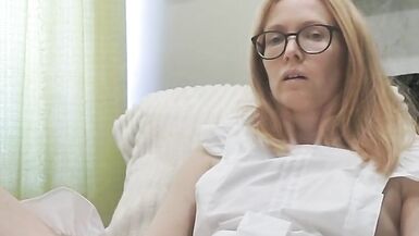 Housewife playing with pussy - 14 image