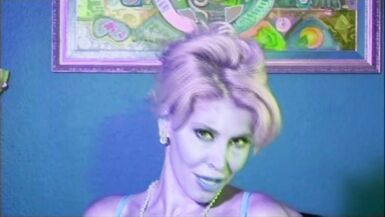 MILF pelosa e ragazza dal seno inesperto: Lesbiche nella vasca idromassaggio - 2 image
