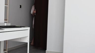 La belle-mère a besoin de votre aide pour choisir une culotte. Peux-tu ten charger  - 1 image