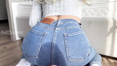 Stepmom cum squirt in Tight wet leggings