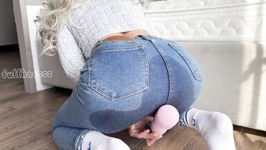 Stepmom cum squirt in Tight wet leggings - 13 image