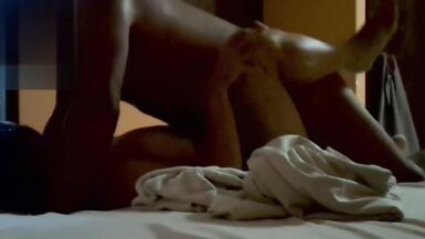 HOMME LIGOTÉ COCU À LEXTÉRIEUR ET BAISÉ MARIÉ KARINA - 11 image