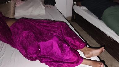 Indian Bahu Get Fucked in ihrer engen Pussy von Old Sasur Ji während des Tages ( Hindi Audio ) Teil - 2 - 1 image