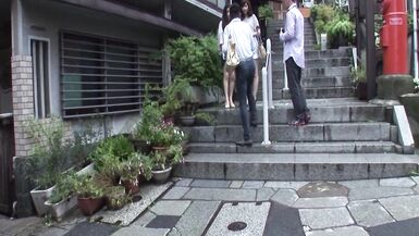 M960G02 ¡Recogiendo a un par de esposas inexpertas que viajan desde Tokio! - ¡Con una sensación de liberación en el destino, el omata se suelta y el instinto se expone mujer casada affair aguas termales! - 1 image