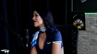 Une brune sexy joue les strip-teaseuses, montre ses beaux seins après avoir dit quelle naimait pas lexposition et à propos dune relation avec une célébrité - Tifany Rocha (Swing Cast) | WATCH ON : SHEER/RED - 12 image
