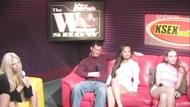 She seems to get turned on by the live broadcast - 5 image