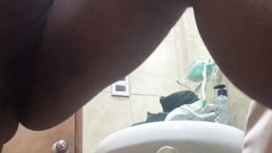 Indii has a great orgasm with her dildo