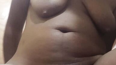 Indii has a great orgasm with her dildo