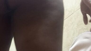 Indii has a great orgasm with her dildo