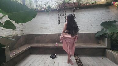 Sensual Moves Under the Open Sky