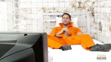 Blonde chick makes a guy in jail feel much better