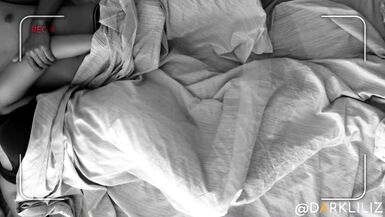 Lappareil photo capture le moment le plus intime de ce joli couple