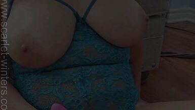 Insegnante sexy si eccita e sborra forte con il suo vibratore - 8 image