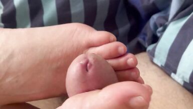 Morning foot tease and cum on toes - 6 image