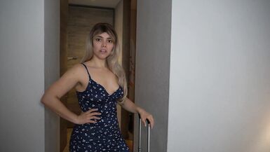 La belle-mère partage son lit dhôtel avec son beau-fils : Je ne pourrai plus jamais regarder ton père dans les yeux