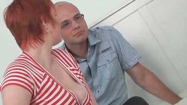 La milf rossa si fa sbattere la figa durante il casting - 2 image
