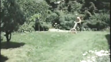 MILF seduce il ragazzo della porta accanto - vintage - 1 image