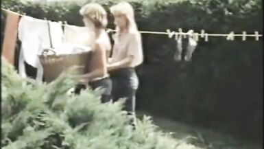 MILF seduce il ragazzo della porta accanto - vintage - 3 image