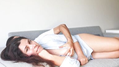 Stepson Riskily Fucked Stepmom on the Couch