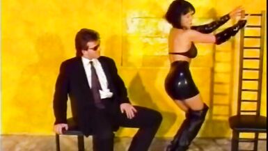 Brunette Horny verführt zuerst seinen Freund, bevor sie Sex hat - 2 image