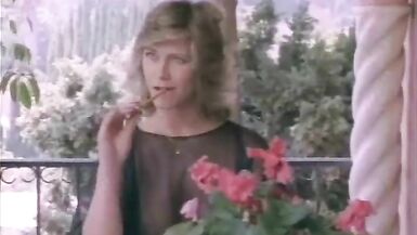 La femme rousse lez milf lèche la chatte humide dune jeune fille