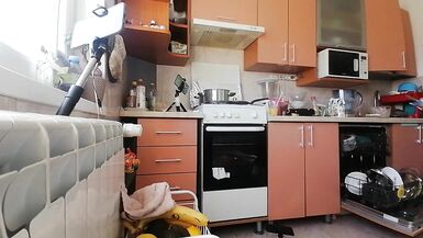 Sexy Mama hat Frühstück im Schlafzimmer, haarig, groß, großer Arsch. Sexy Amateur Frau fingert sie zum Orgasmus. - 4 image