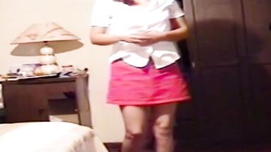 Avant de se marier, elle sadonnait à lexhibitionnisme et au sexe avec son demi-frère à la grosse bite