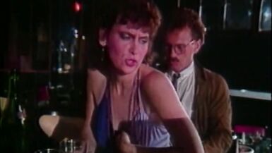 Deux MILF en chaleur font lamour avec un homme inexpérimenté à la bite dure