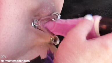 Trashy Kiwi MILF spritzt über Kamera, als sie mit ihrem Ei-Vibrator spielt