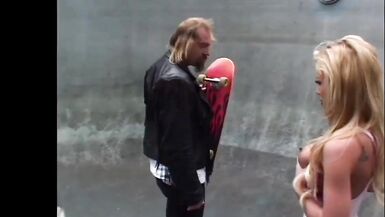 Titty Mania (Volume #5, Scène #1)