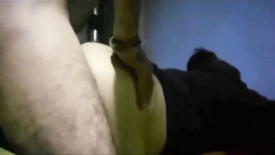 Faby, une soumise mature, est une salope insatiable. Elle se délecte de cris déchirants de douleur et de plaisir lorsque je la pénètre par le cul. Elle résiste comme une pute et finit par se réjouir davoir le trou du cul cassé. - 7 image