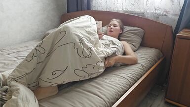 Morning porn viewing ended in a sweet orgasm - 1 image