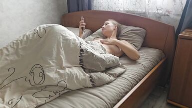 Morning porn viewing ended in a sweet orgasm - 3 image