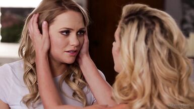 Mia Malkova e Cherie Deville - 4 image