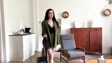 stepmother forgot to put on panties in bed