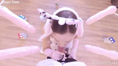 MILF в костюме коровы - Gangbang Bukkake Play with Dildos