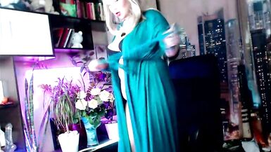 "Aimee Hot MILF" - I love sucking cock .!. )) (official video, color version) 2 solo performances by this mature bitch as a bonus... - 2 image