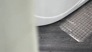 KOCAMAN GÖTLÜ AZGIN MILF DUŞTA MASTÜRBASYON YAPARKEN SAPIK ÜVEY OĞLU TARAFINDAN APTALCA BAKILIYOR - 4 image