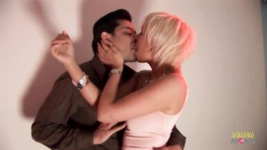 Stunning blonde MILF spreads her legs widely to get her shaved pussy banged after sucking a dick.