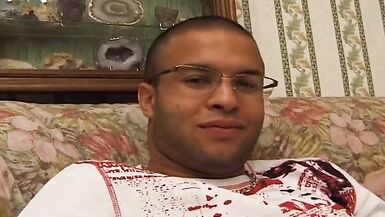 MILF française chaude dévore la crème après une grosse baise anale