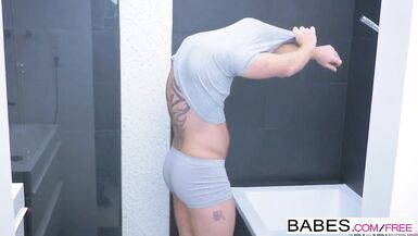 Stepmom Kiki Cyrus teaches teen how to take a big load in POV - 2 image