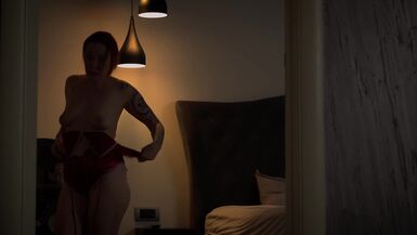 La scopata birichina della matrigna diventa una creampie bollente nel letto condiviso - 4 image