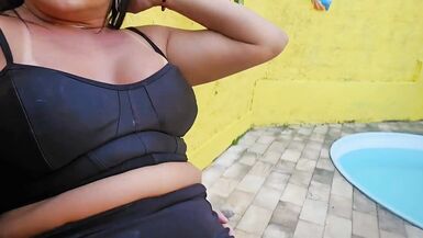 Brunette MILF Bianca Naldy creampied by Jhonny Hot1's poolside rod