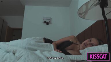 La belle-mère de Mr Cat 69 branle son beau-fils au lit et avale sa semence - 5 image