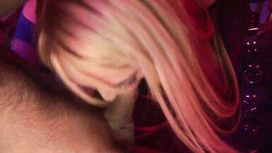 Stacey Saran ist eine wilde MILF, die es liebt, zu reiten und Creampies zu bekommen