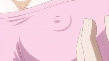 MILF blonde sexy se fait tripoter le gros cul dans le train et se fait gicler dessus