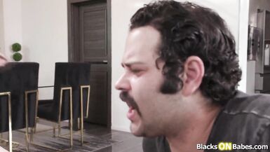 Veja Whitney OC engasgando no pauzão do Freddy Mac enquanto o marido corno assiste com ciúmes - 5 image